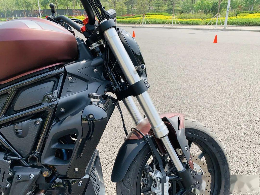 中国摩托车联合测评|国产"大魔鬼"之贝纳利502c