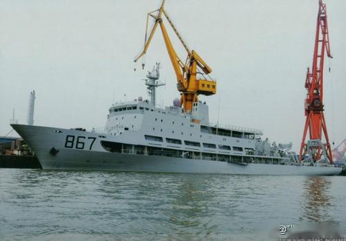 926潜艇救援船图片
