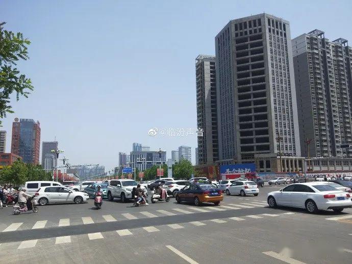临汾中大街一通信运营商电箱起火致北城大面积停电
