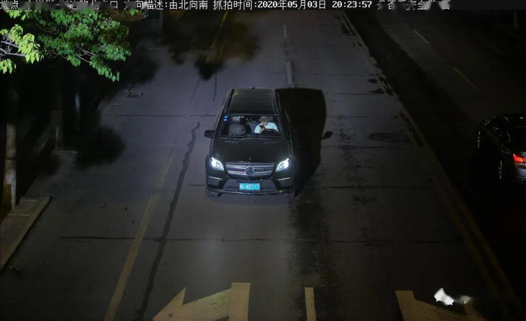 高清曝光你们不系安全带被抓拍了