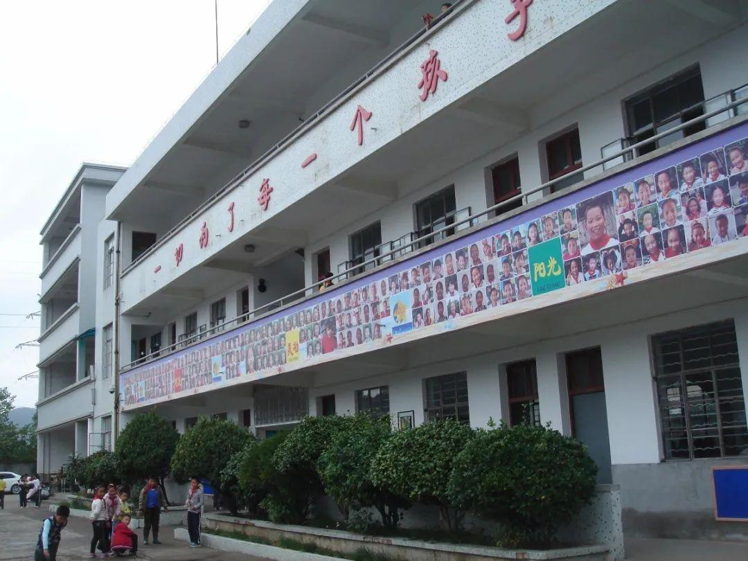 (图为合并前盐仓校区)定海区城西小学舟山最早书院的变迁史舟山职业