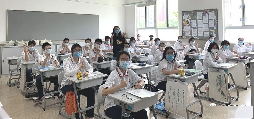 紫竹园中学复学第一课,安全自律在亦悦.