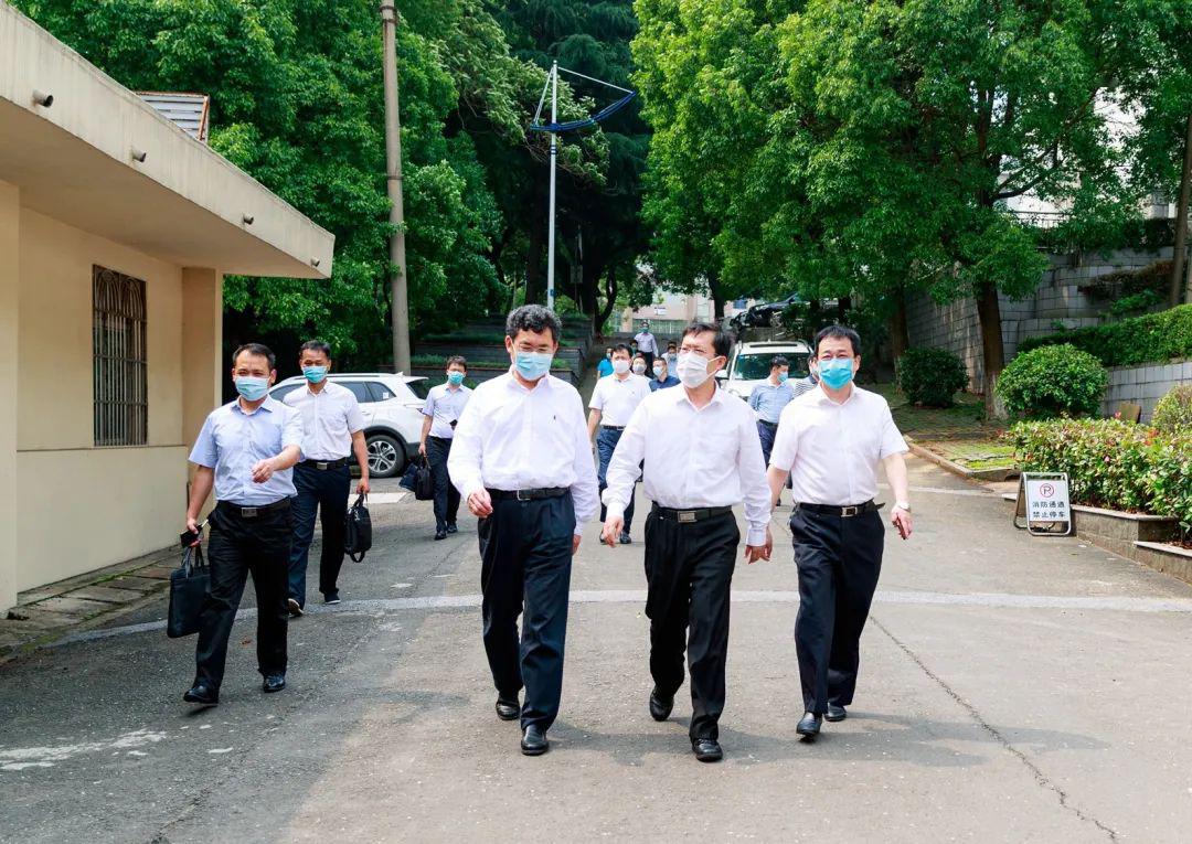 常务副主任向伟雄,市委常委,市委秘书长谈正红,副市长李为,副市长,市