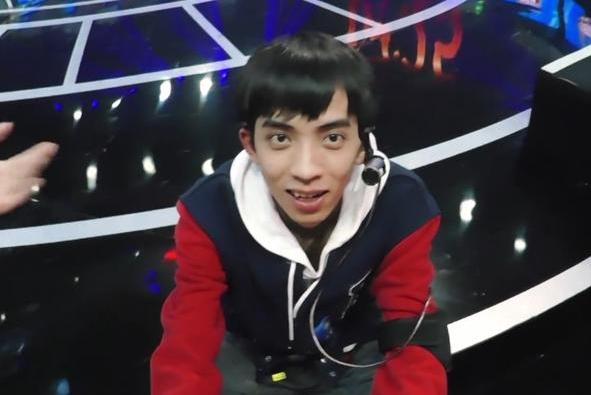 pdd手下实力干将国服最强路人上单王小马宣布入驻斗鱼