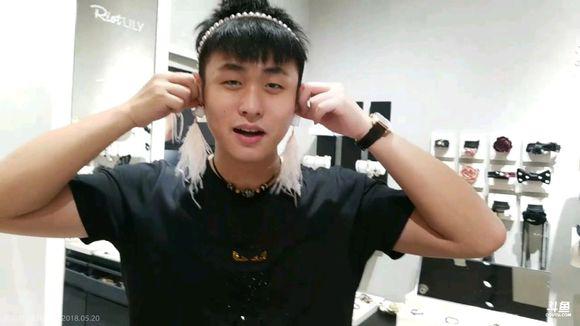 要说由远洋一手带进斗鱼的刚果余表弟俩人的关系一直都是不错的,虽然