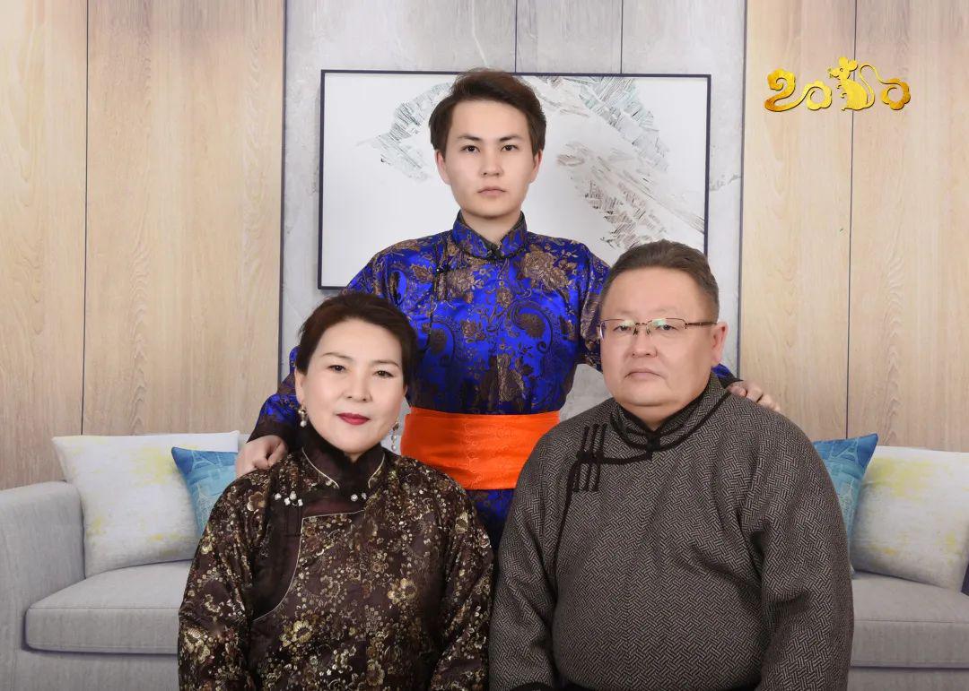 阿拉善盟"最美家庭" (共3户)    苏布德其其格,那日苏家庭