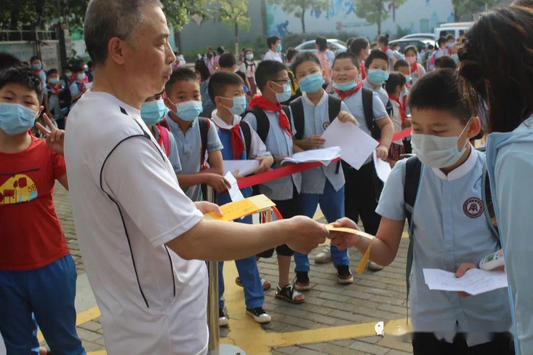 【南昌三中青云谱校区"日新教育"—— "花开复学季,少年已归来" 我校
