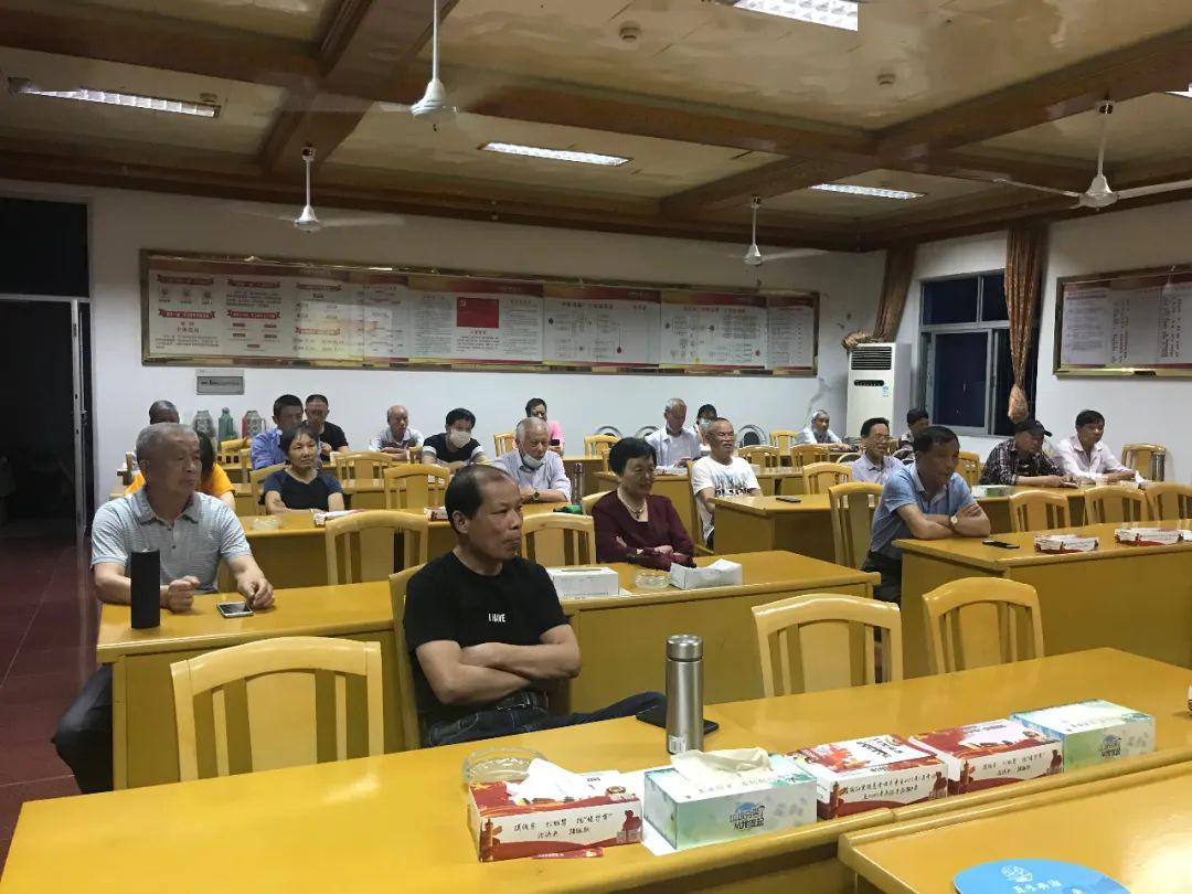 街道党工委副书记,办事处主任孙旭辉传达了市,区文明城市创建工作会议