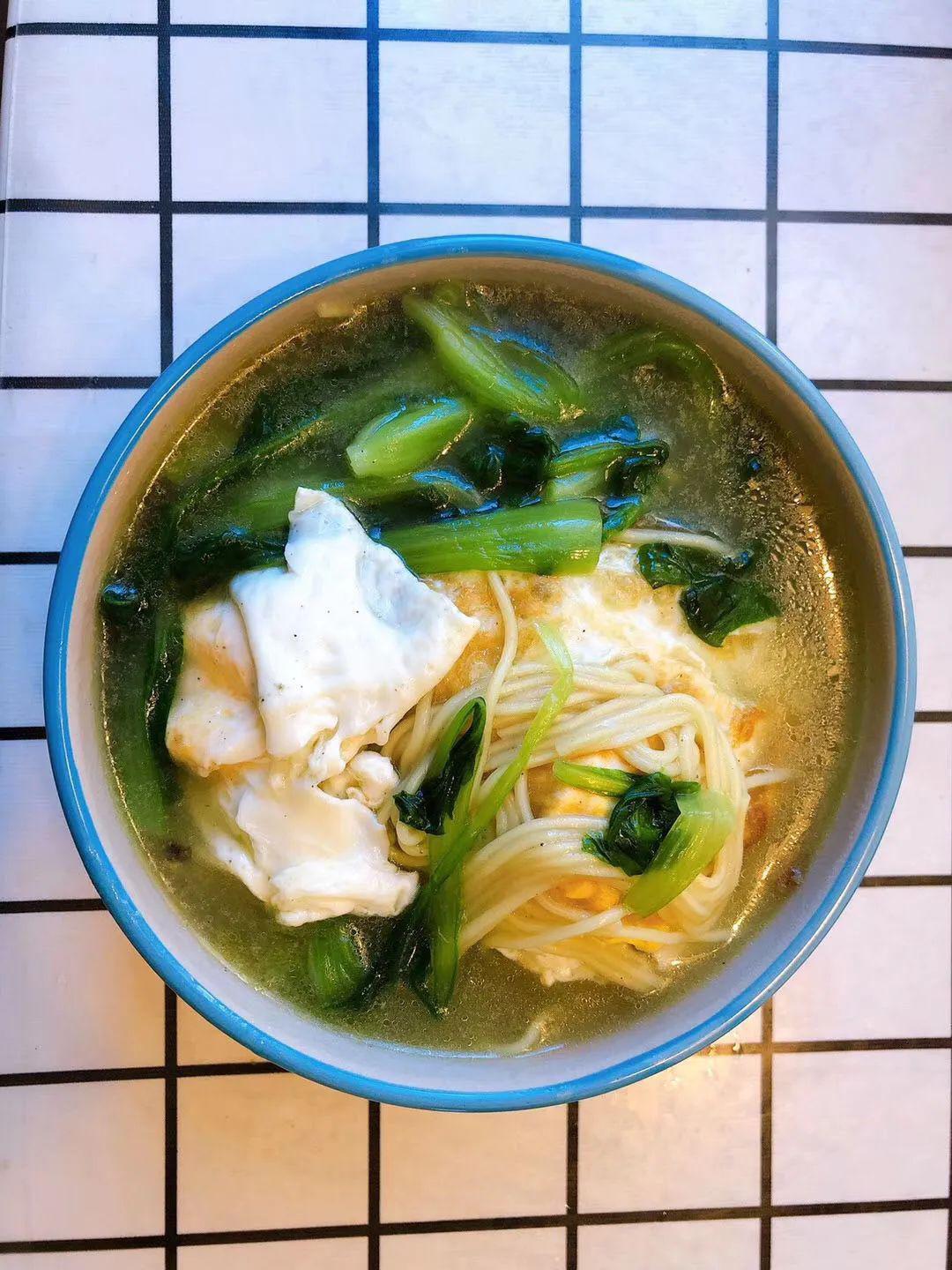白月光一般卖小笼包的店都会搭配馄饨售卖,最经典的就是湖滏小馄饨