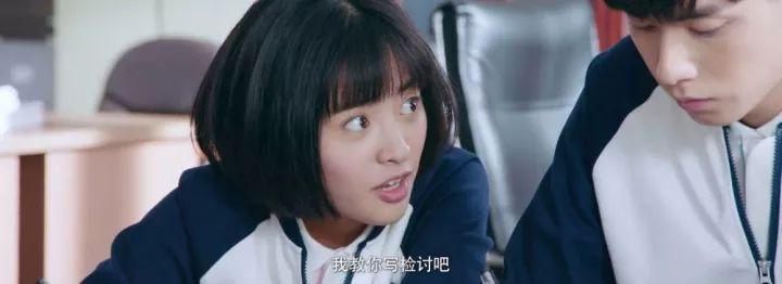 忍不住想伸手去摸一下她的头发,可是不忍心叫醒她,手指僵在半空中