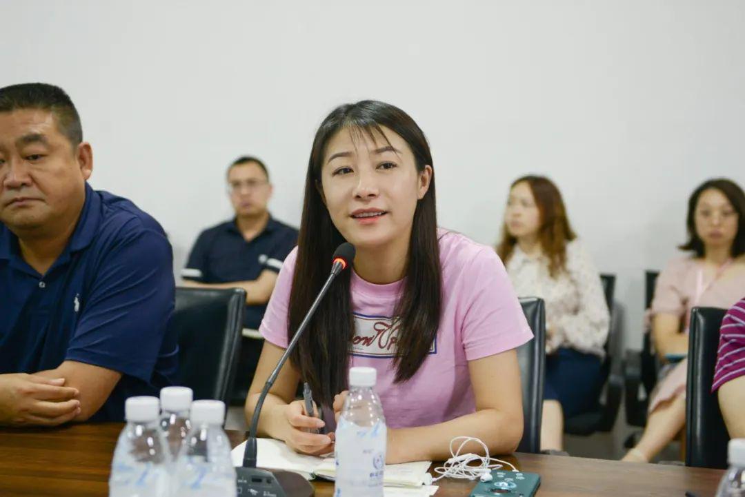 科伦医贸总经理王雪芬女士指出:医药分开是中国医疗改革的大方向,处方