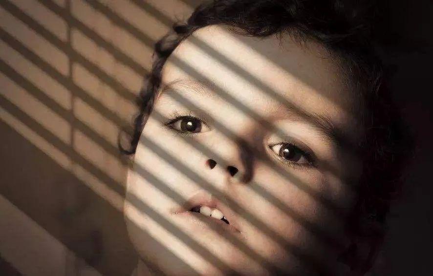 刺痛3500万人的问题童年阴影真的会相随一生