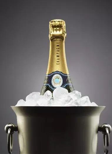 简单5步学会用冰桶正确冰镇葡萄酒