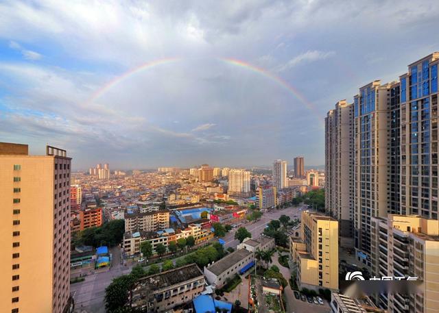 广西钦州:清晨彩虹高挂 点亮新的一天