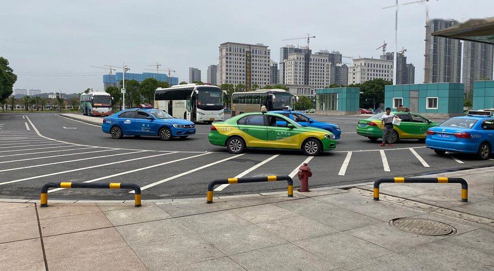 南昌西站:南廣場大巴停車場車輛停放點南昌西站——瑤湖校區線路安排