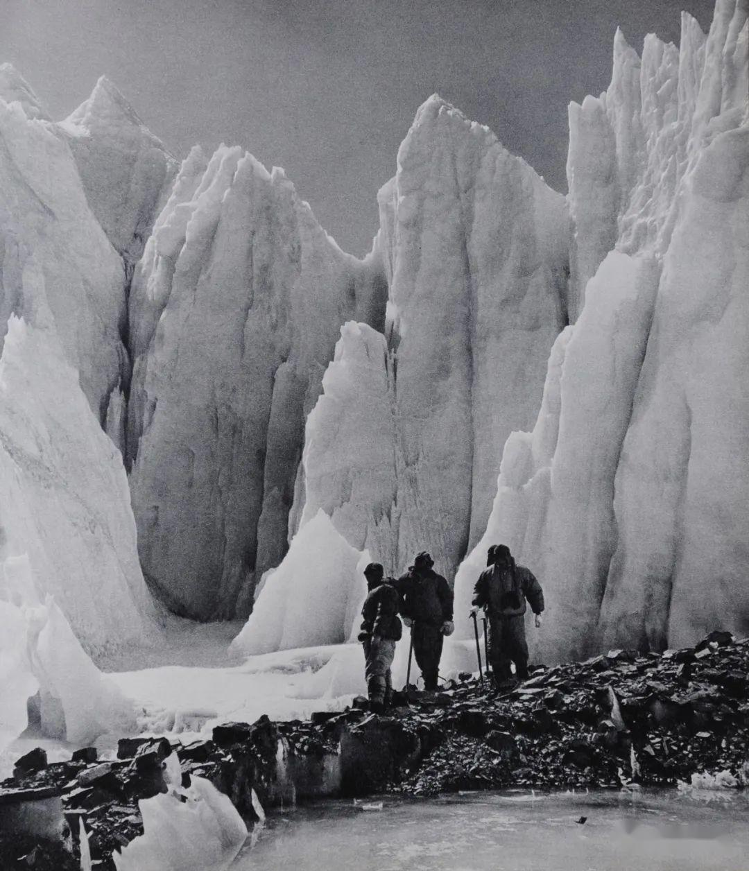 登山精神永放光芒—纪念中国人首登珠峰60周年