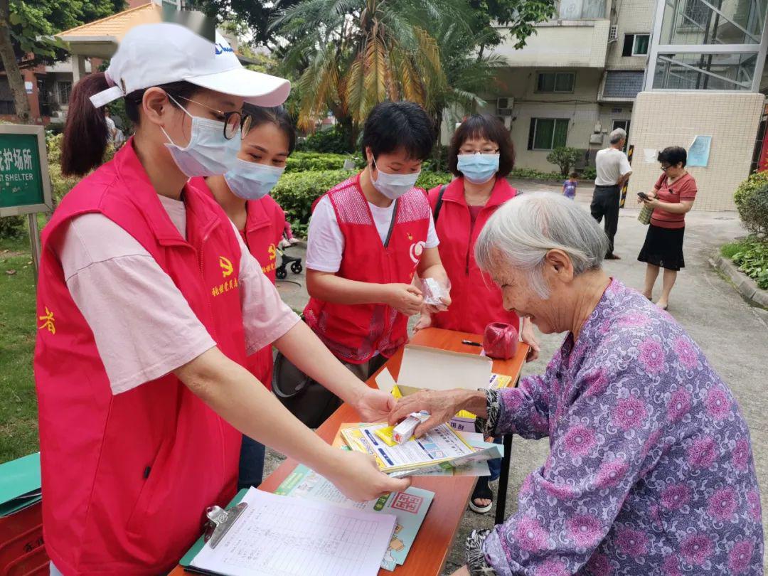 亮身份,送服務,東便社區報到黨員積極參與社區志願服務活動_工作