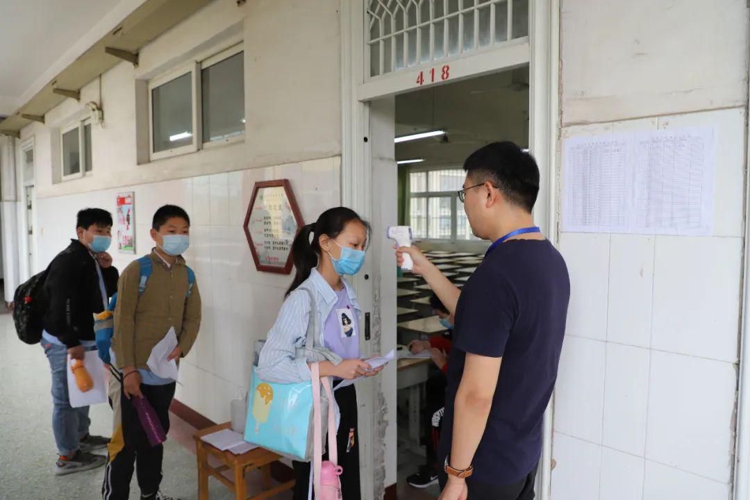 阳光正好少年归来北关小学五六年级学生返校掠影