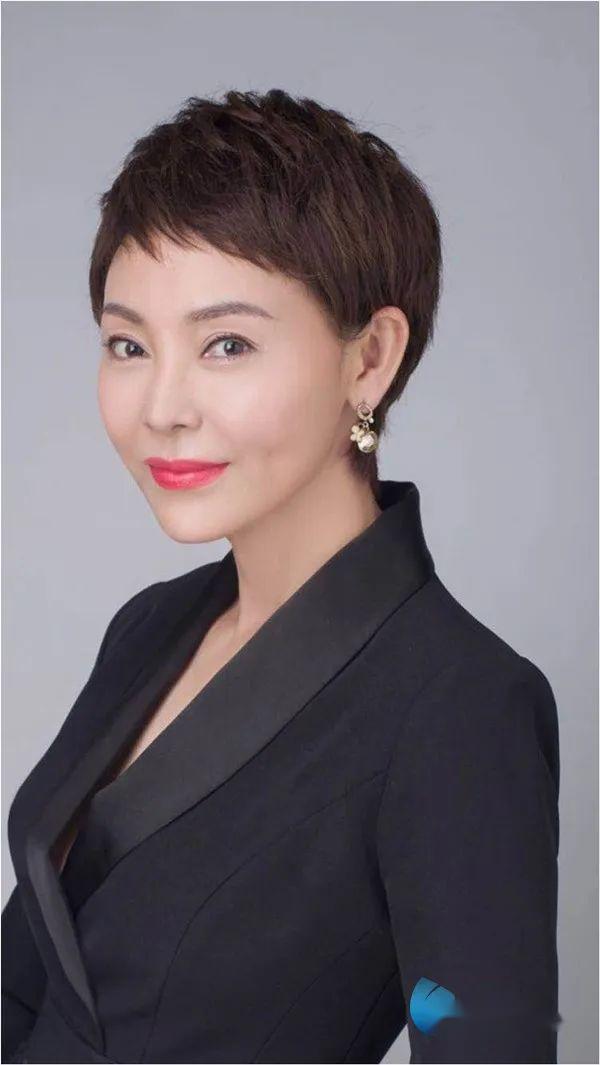 郭晖,湖南省话剧院国家一级演员,两次荣获田汉最佳女主角奖,荣获戏剧