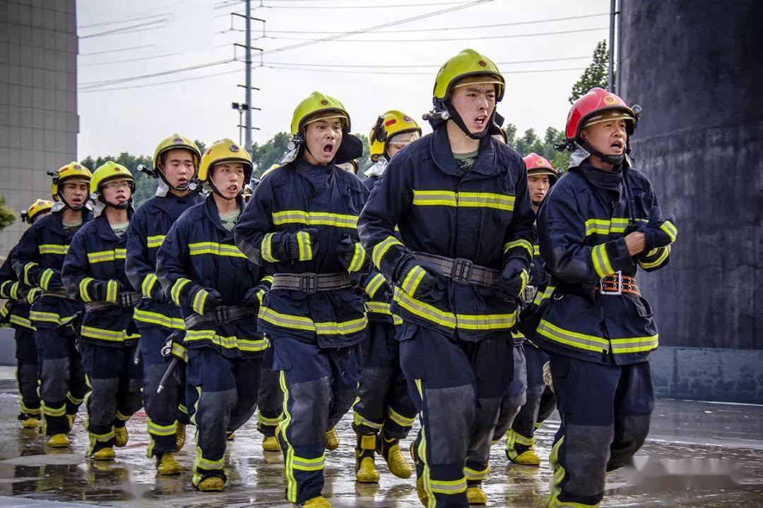 大專以上學歷的畢業生,解放軍和武警部隊退役士兵,企業專職消防隊伍中