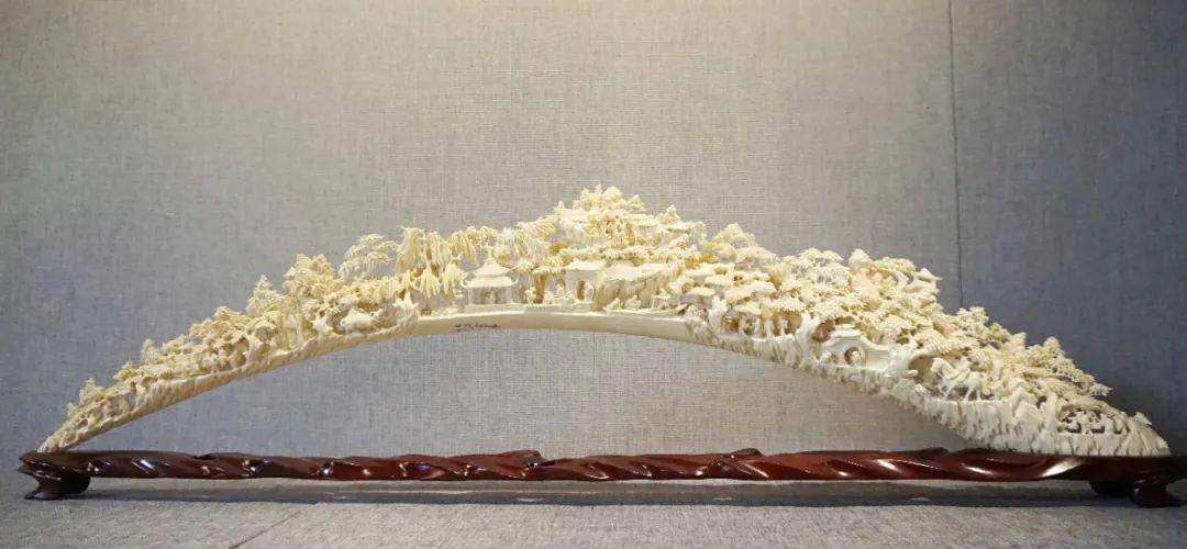 陈家祠双展高大庆的青花瓷广州牙雕精品