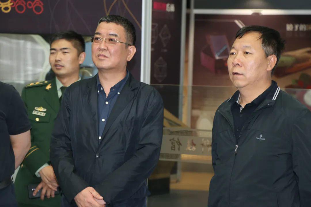 检查组实地查看了乌不浪口烈士陵园,乌拉特中旗双拥生态园,巴云英公园