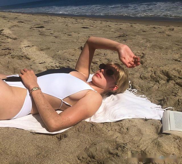 萨迪·卡尔瓦诺(sadie calvano)社交媒体照片,2020年5月26日