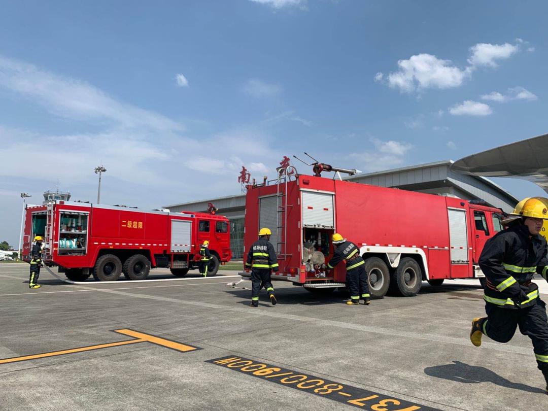 南充:机场开展军民航火灾疏散救援联合演练筑牢空防安全"防火墙"