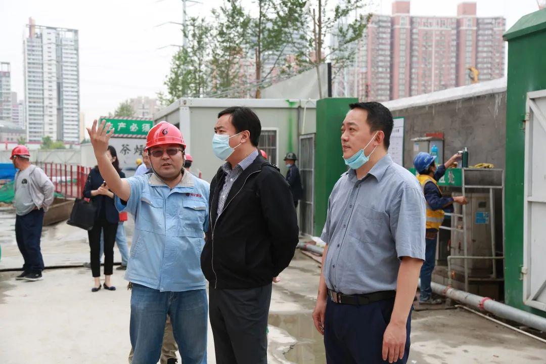 石泉创城 | 区委常委,统战部部长张伟赴石泉路街道检查指导创城工作