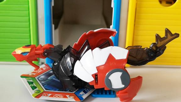 重装剑龙变形玩具蛋,机械恐龙模型