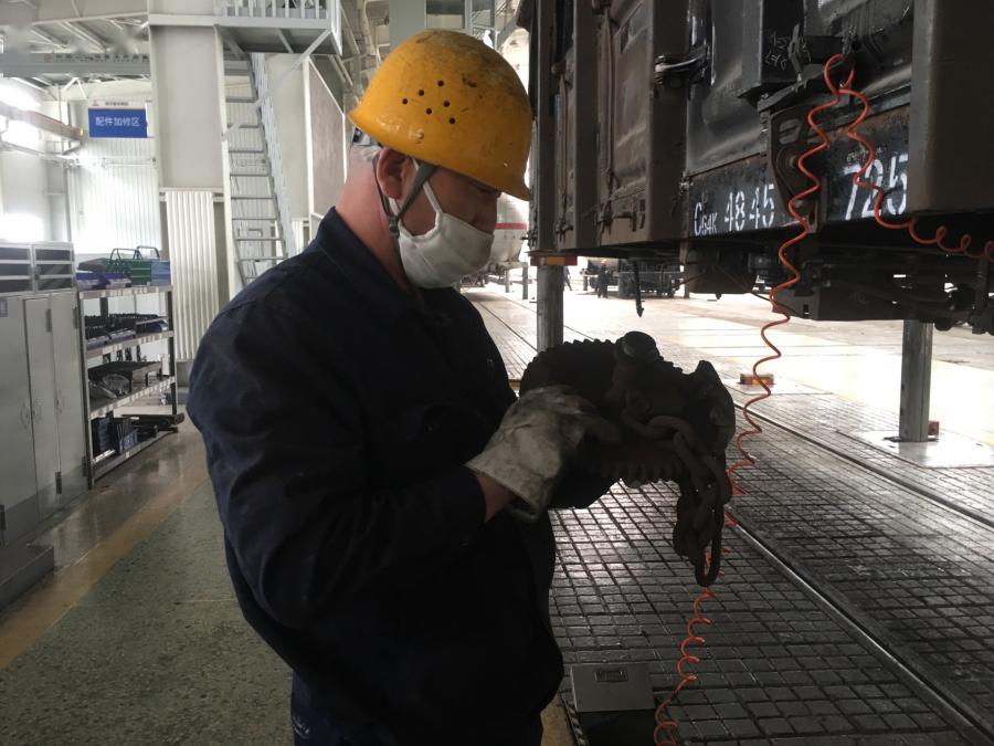 三个一肉孜牙胜守护安全重于泰山