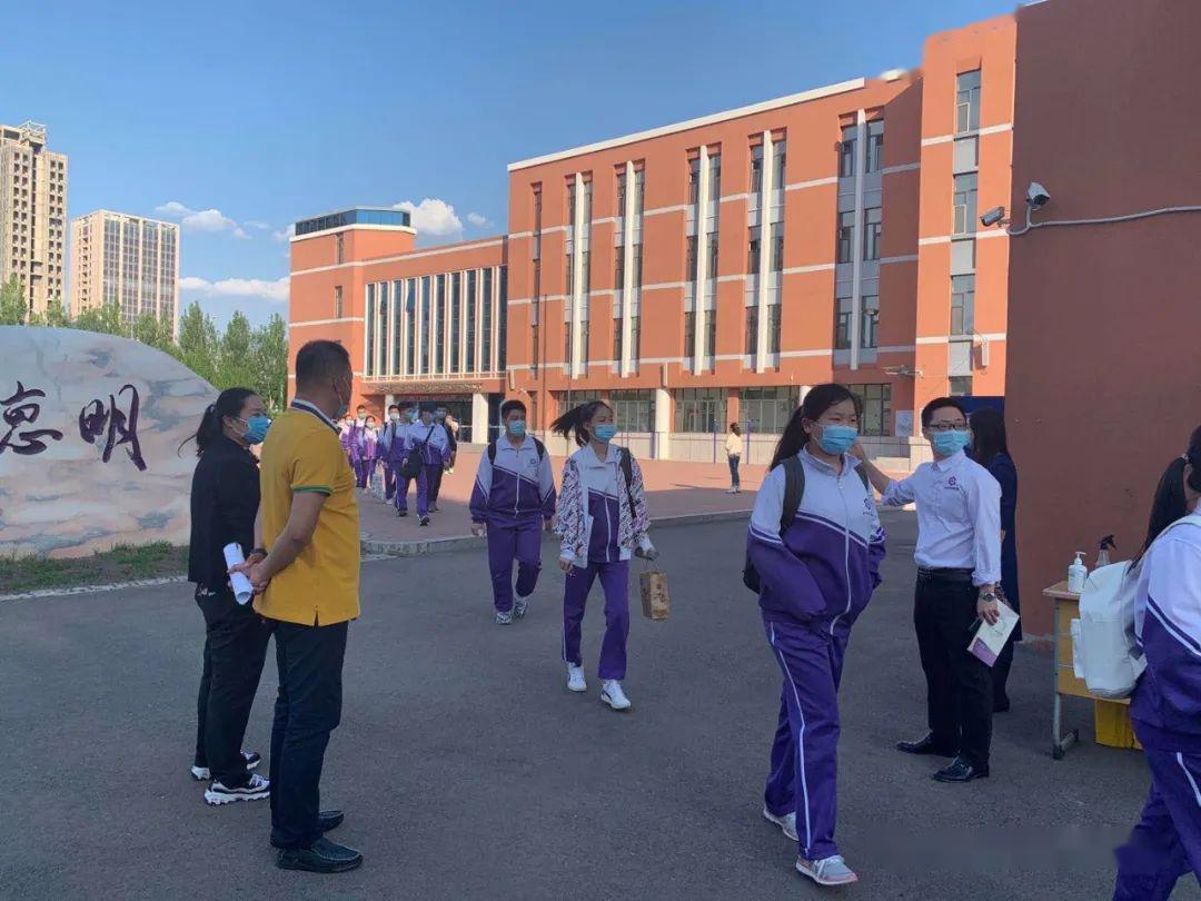 待到七月花怒放  -哈尔滨市实验学校九学年返校复学纪实