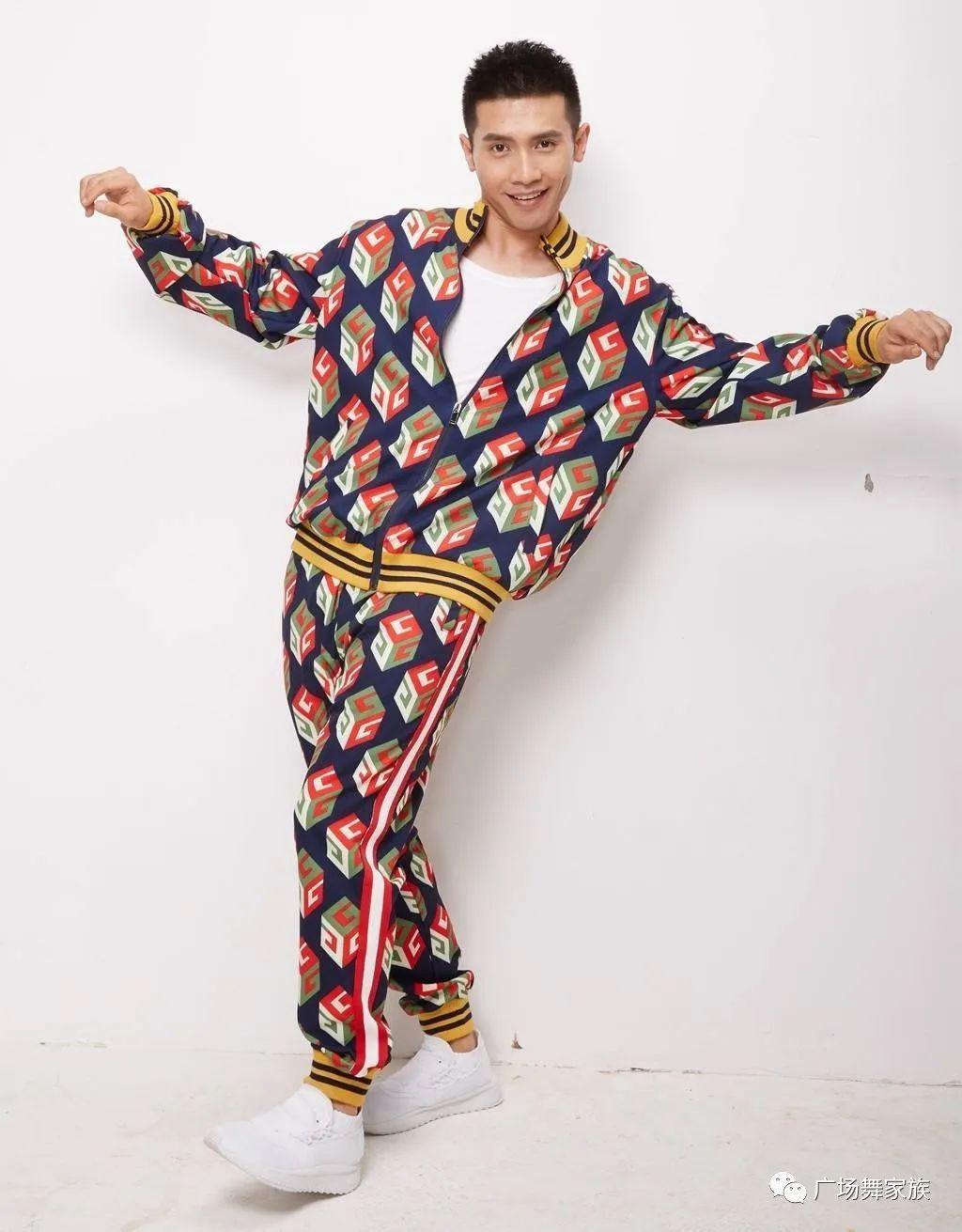 【新舞预告】青年舞蹈家邓斌红色经典系列《红星照我去战斗》