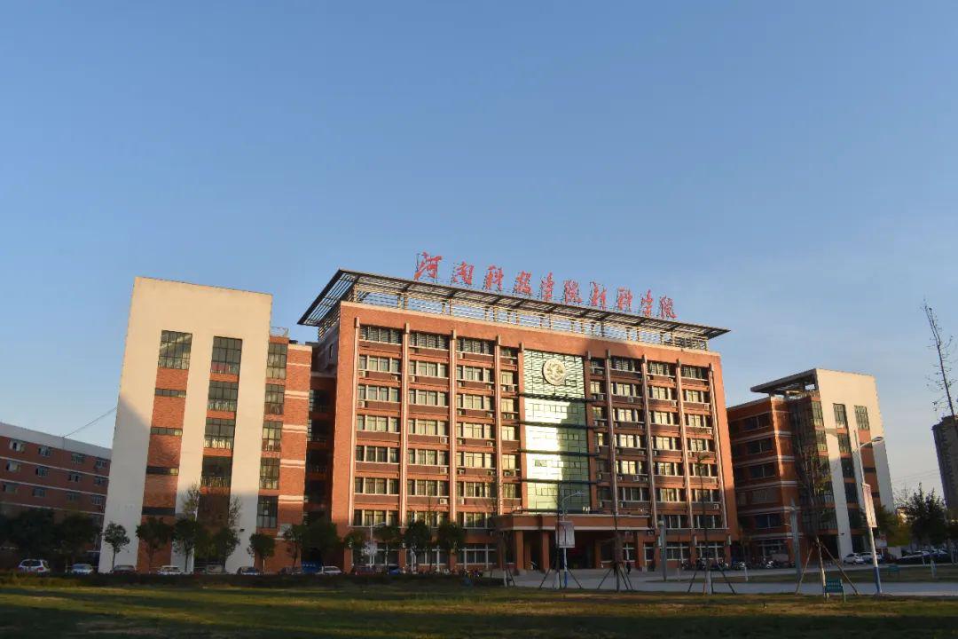 人生像是一列火车缘分让我们相聚在名为"新科学院"的同一节车厢一路