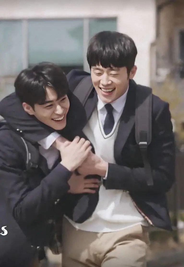 所以泰周超过安全距离时,姜国会下意识地躲闪姜国在和泰周打架的时候