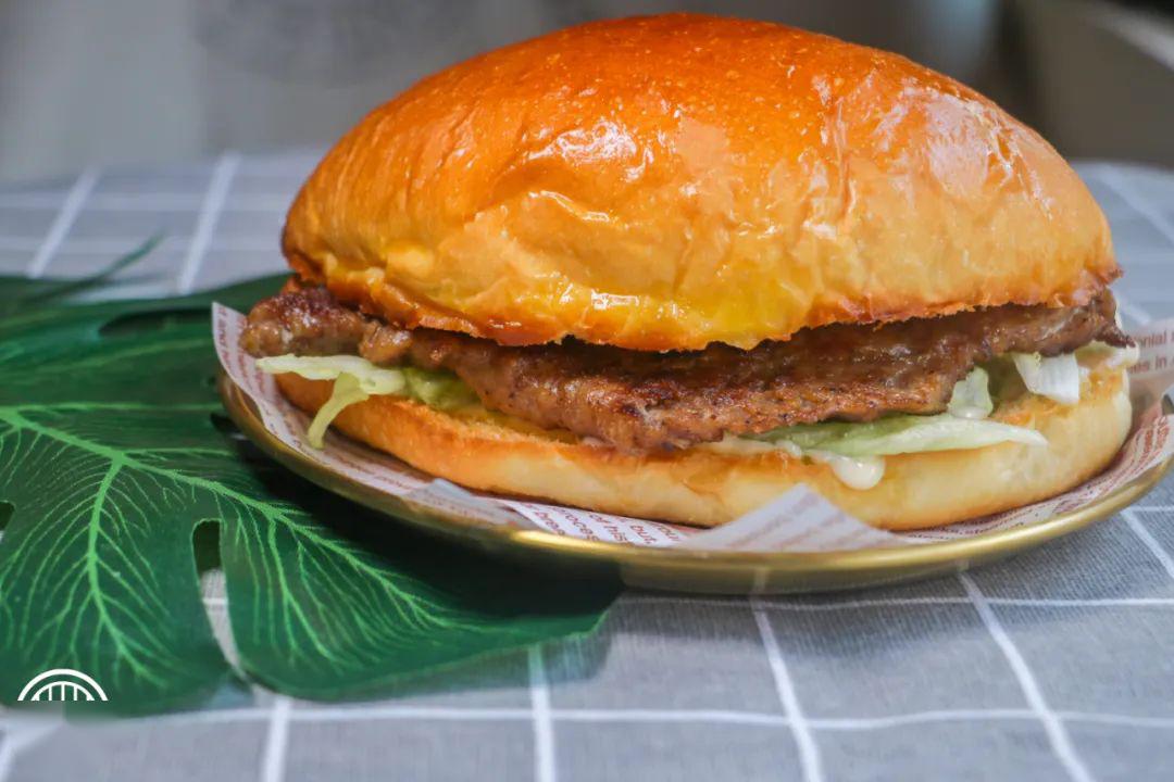 招牌猪扒包绝对是进店必点款!如果你不知道选什么,选这款绝对不踩雷.