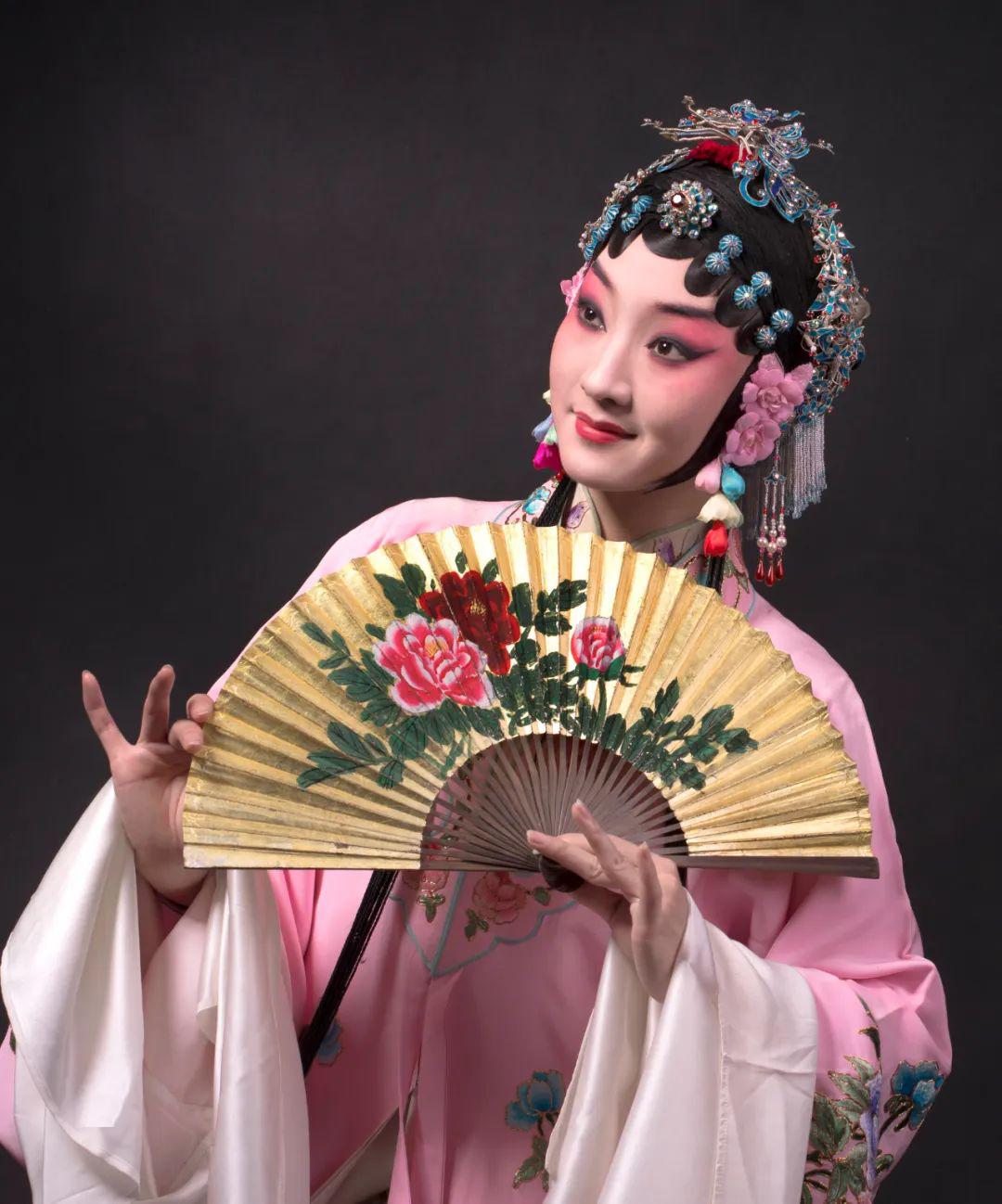 6月大美昆曲密集绽放妆点夜昆山曲友闲坐灯火可亲我们来了