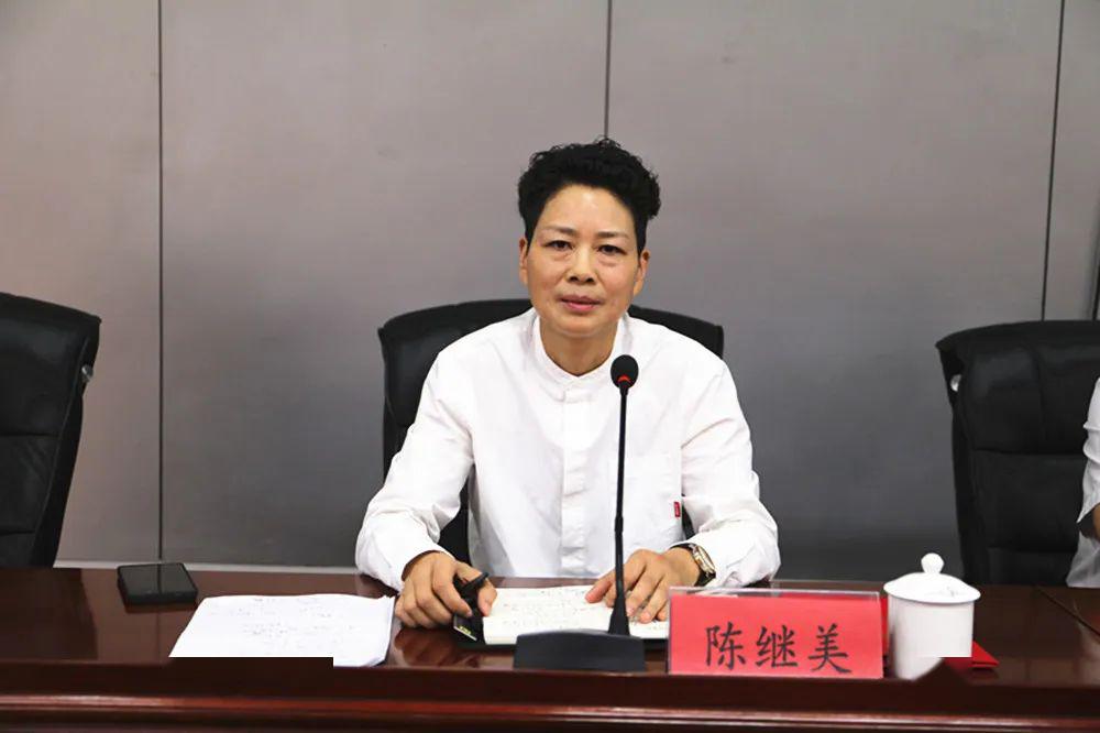 区见义勇为工作协会副会长陈继美主持活动