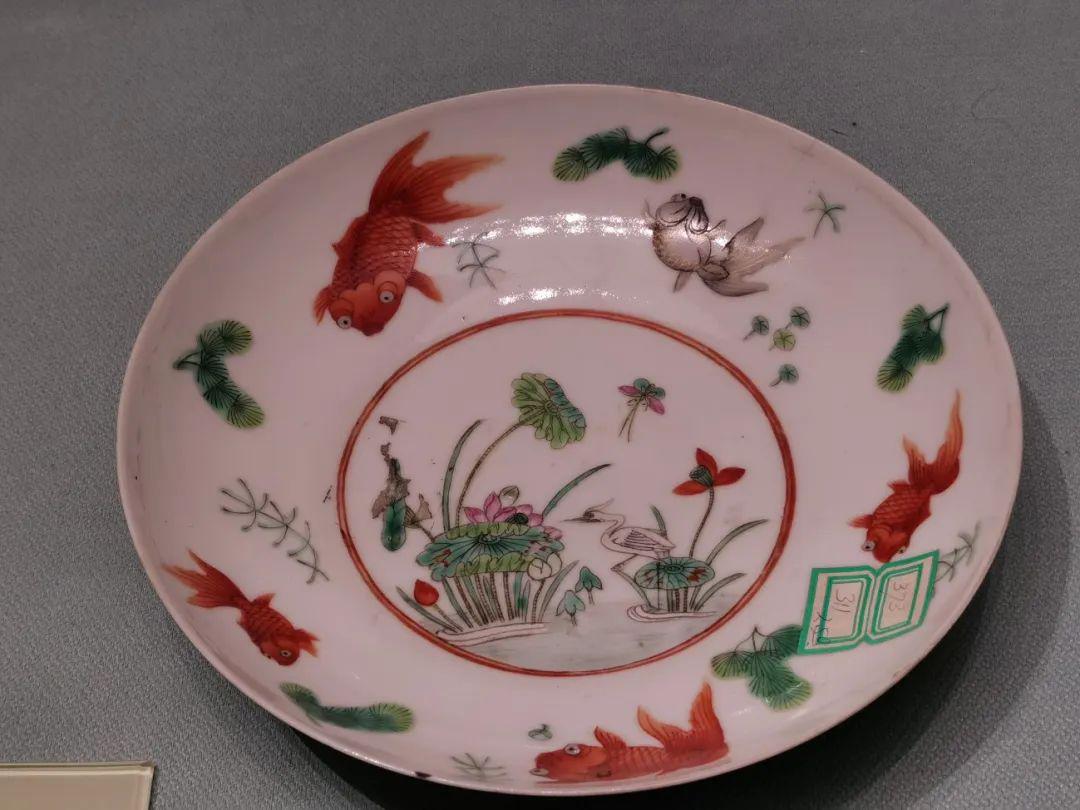 粉彩一路连科纹盘 清(1644-1911)