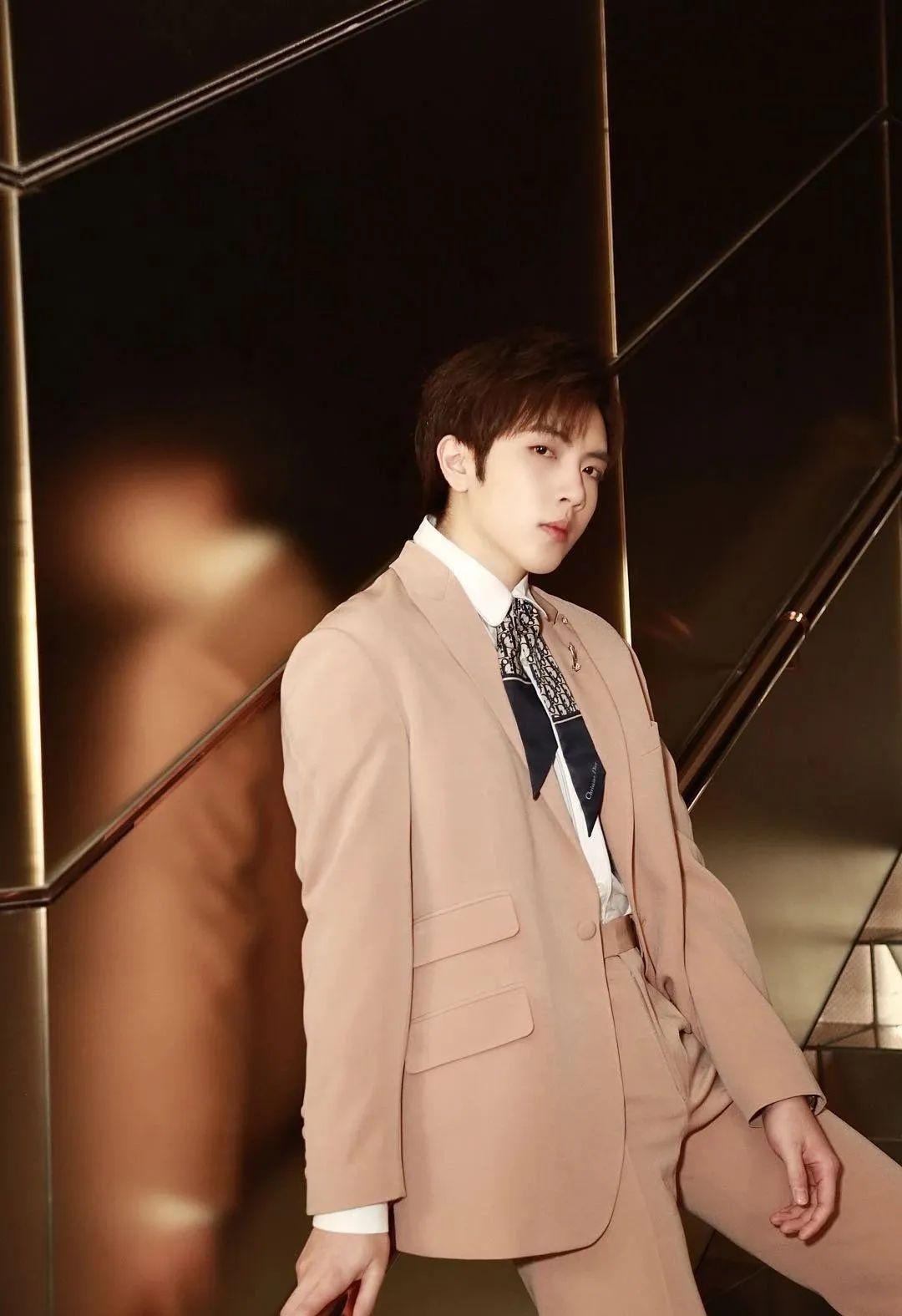 公司:东阳哈哈影业有限公司,北京鲸鱼映像影业有限公司 导演:吴俊贤