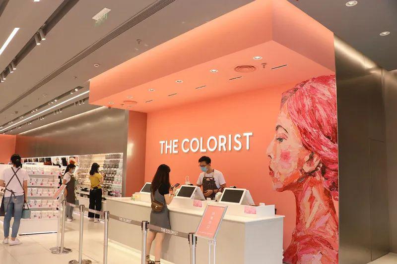 完美日记零售店 vs the colorist 调色师,两店齐开哪家香?