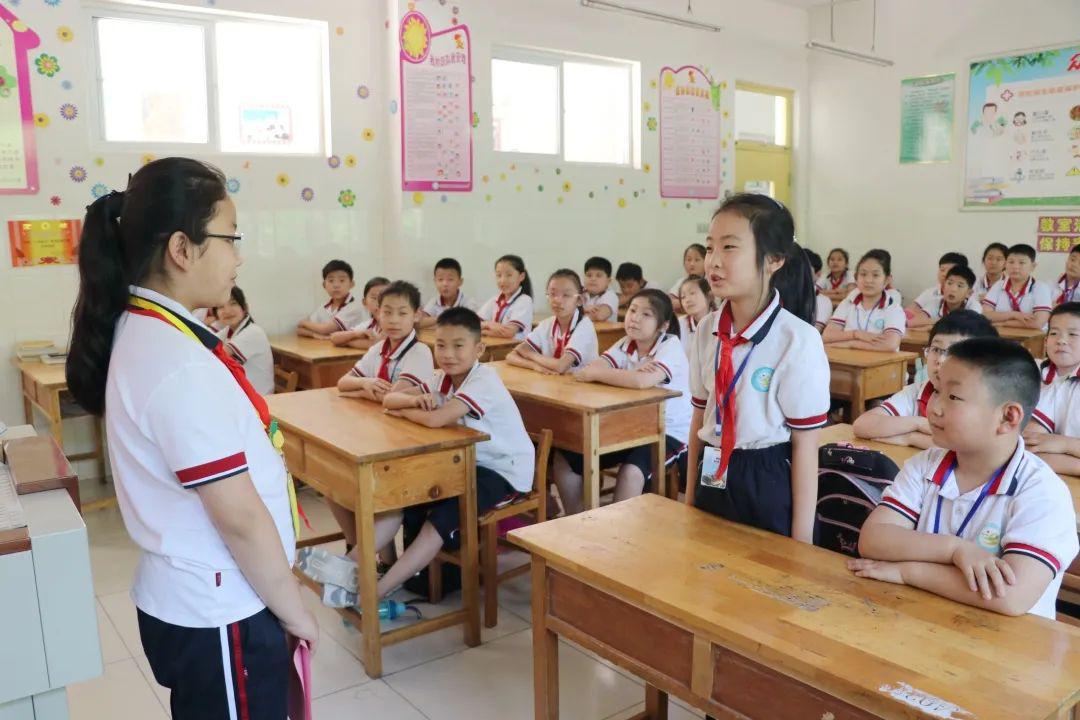 英雄中队致敬逆行英雄章丘区东山小学李锋英雄中队创建活动