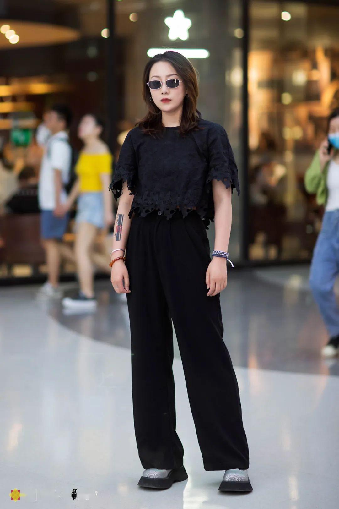 拍了上万张街拍,才明白新田360广场就是郑州的三里屯