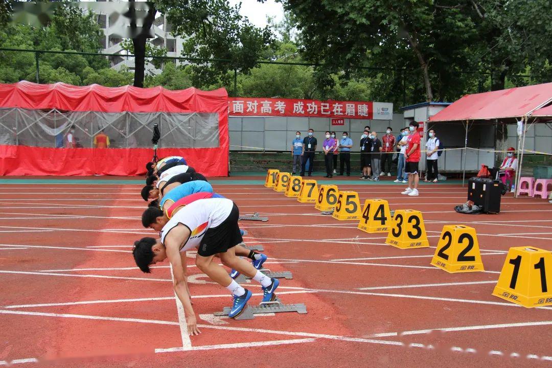 校长梅国平巡视体育高考