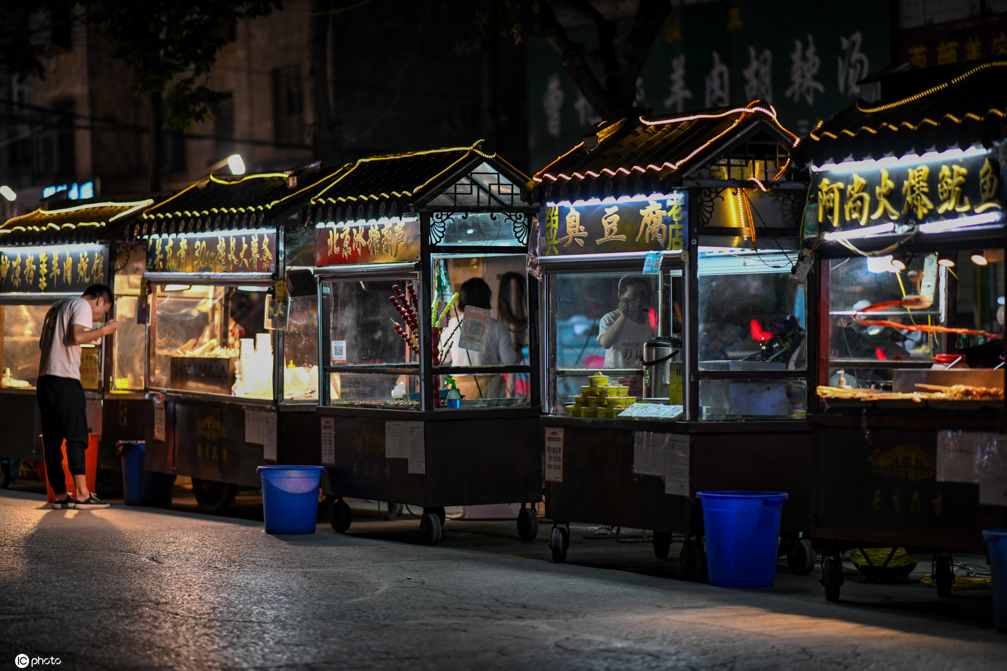 河南开封夜市人流增多 美食夜经济助力经济