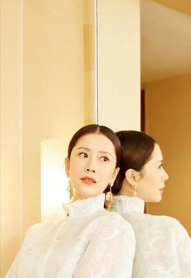 海清换风格认不出一袭古典旗袍优雅迷人