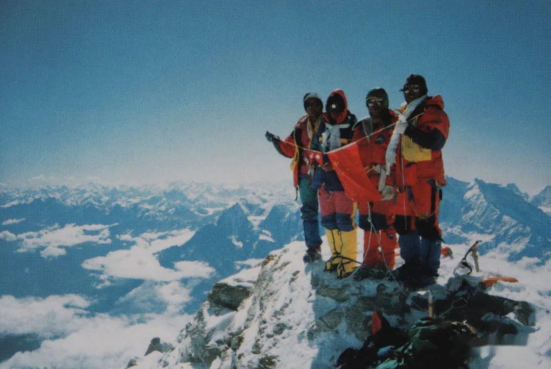 登山精神永放光芒—纪念中国人首登珠峰60周年_珠穆朗玛峰