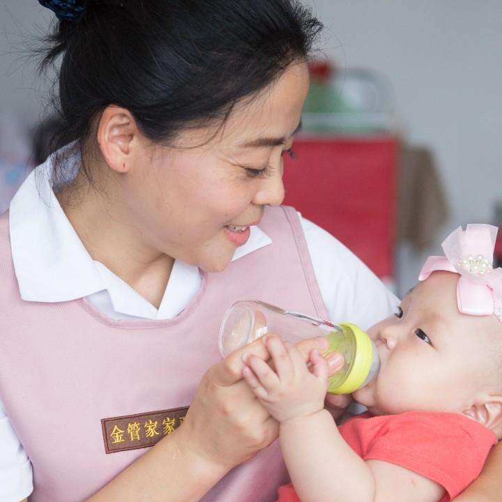 推嗝、拍嗝、飞机抱,作为一个新手妈妈,你必须知道这些