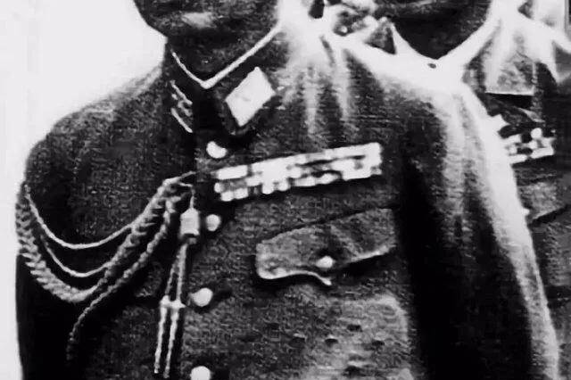 被誉为日军唯一大脑的石原莞尔为什么敢于和杉山元大将叫板？_少壮派