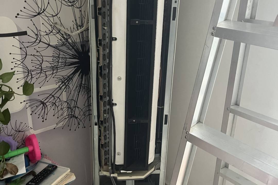 美的圆柱空调安装过程